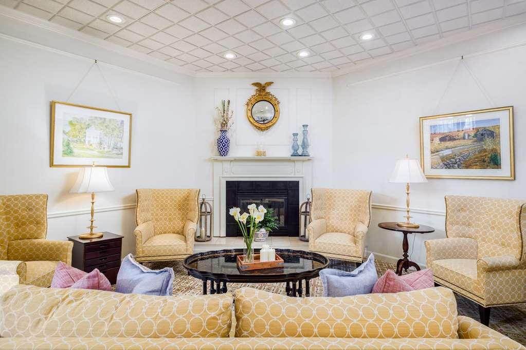 The Farmington Inn And Suites Interior photo