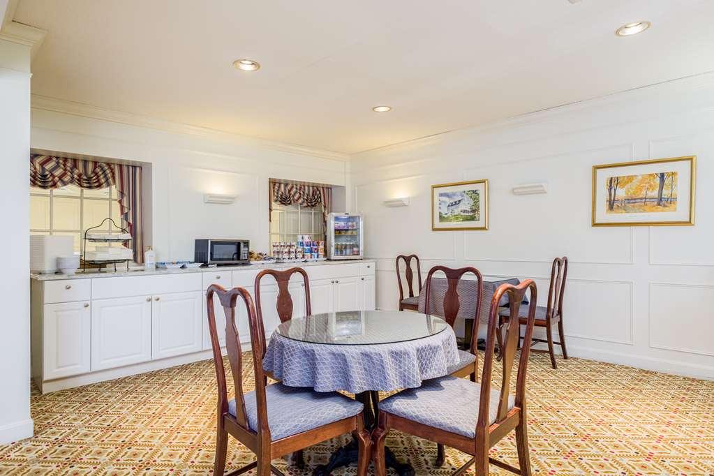 The Farmington Inn And Suites Facilities photo